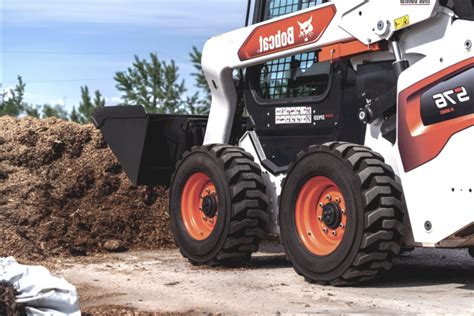 tracks vs wheels on skid steer|tracked or wheeled skid steer.